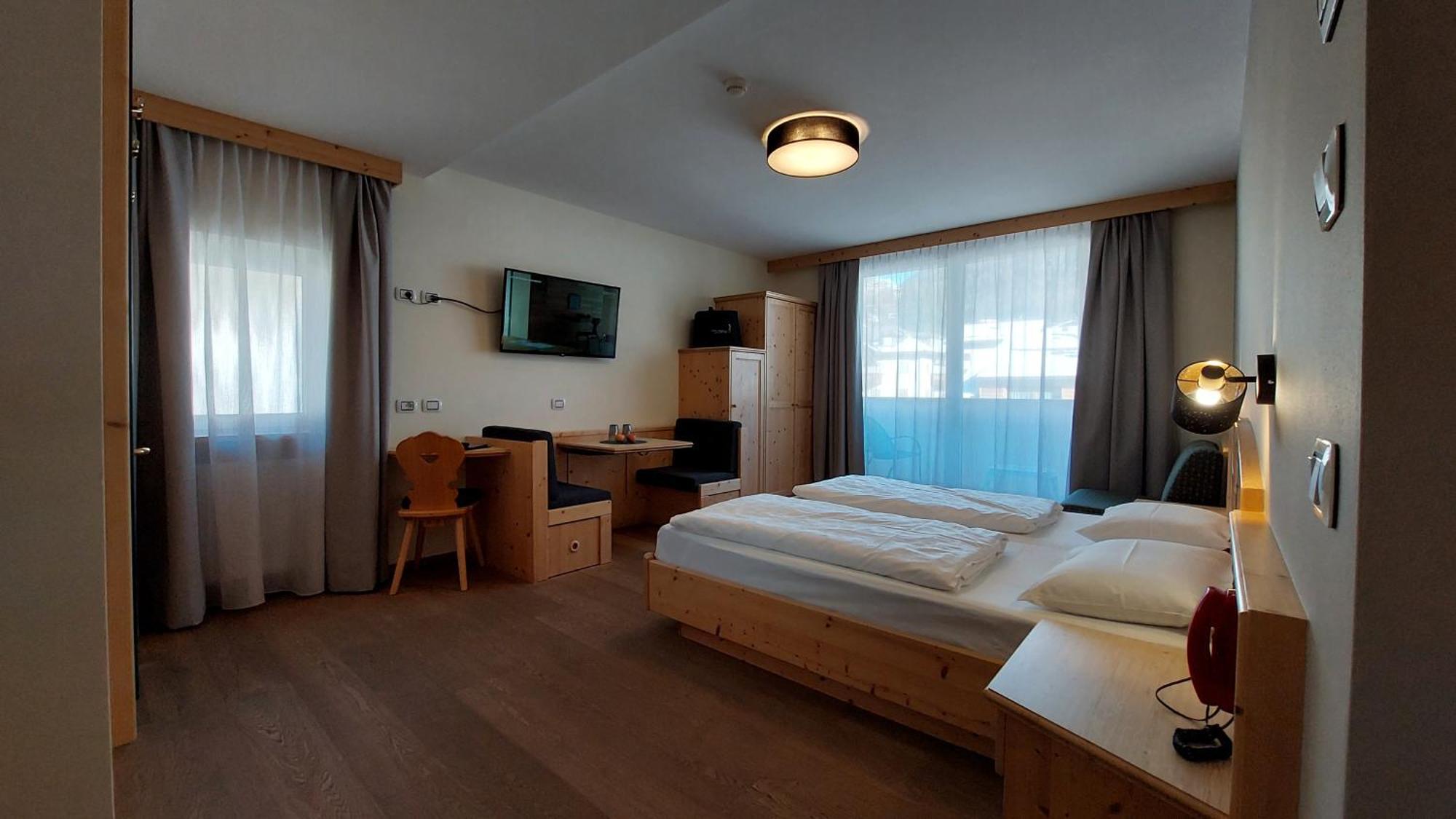 Hotel Cristallo Santa Cristina Val Gardena Exterior photo